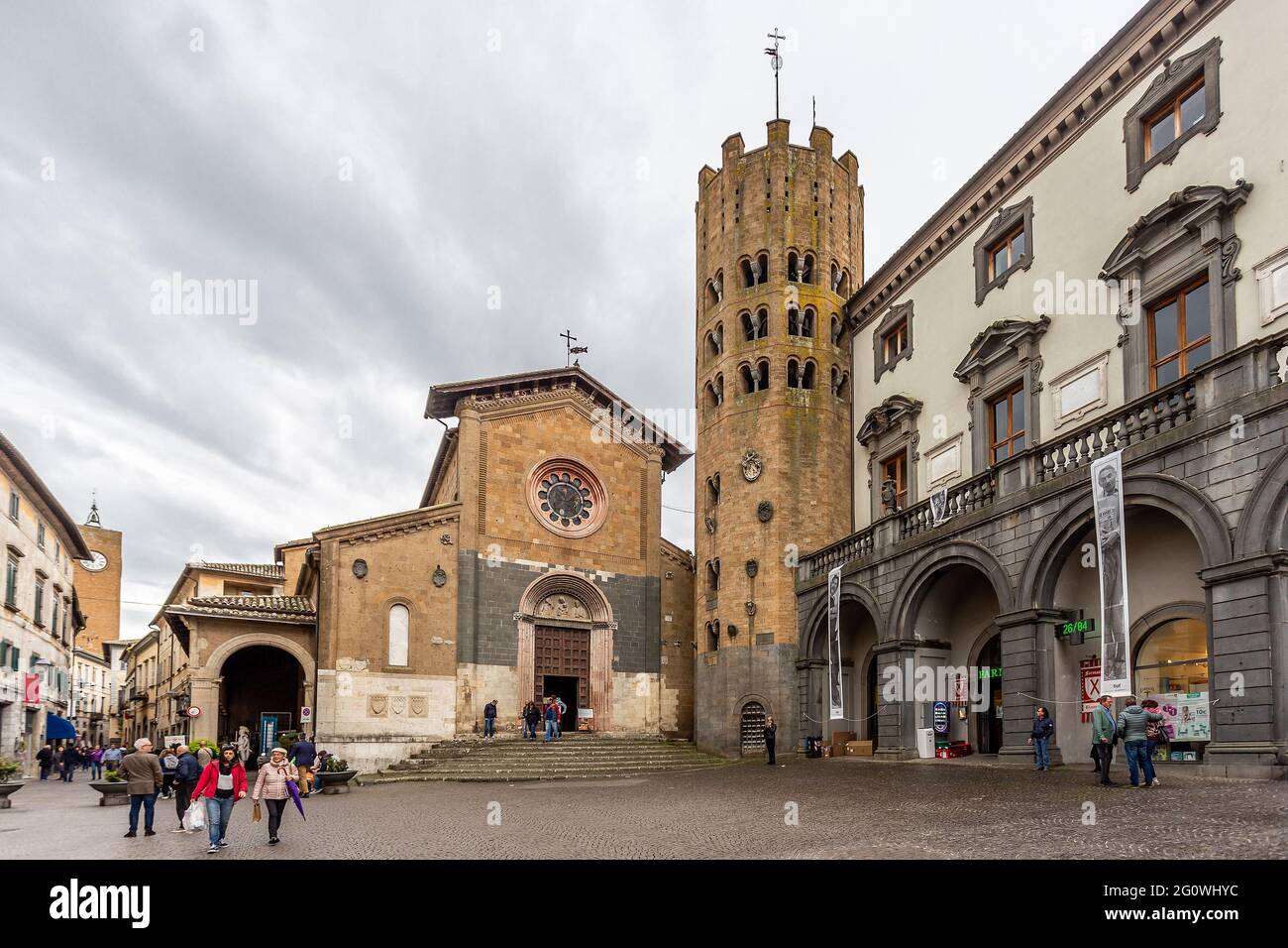 Orvieto, Italie, avril 2019 : l'église de Sant Andrea et Bartolomeo à Orvieto, située à côté de l'hôtel de ville dans la belle place Repubblica, Ombrie, Italie Banque D'Images