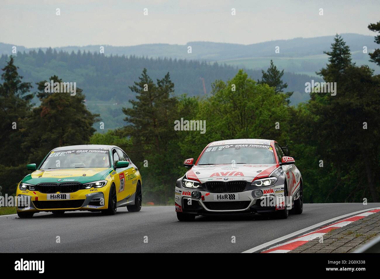 Nurburg, Allemagne. 03 2021 juin : course 2021 24h, Nurburgring, 03.06. - 06.06.2021, sur la photo n° 159: BMW 330I fk Performance GBR Konnerth, Christian (DEU) Mijatovic, Ranko (CHE) Oberheim, Moritz (DEU) Born, Miklas (CHE) n° 230: BMW M240i AVIA Sorg Rennsport Ramirez, Luis (DEU) Allen, Christopher (USA) Retind HARITH, FARITH (fra) Retarald, FARITH, FARITH (FARIMAL) Live News, FARIMP (FRA) Banque D'Images