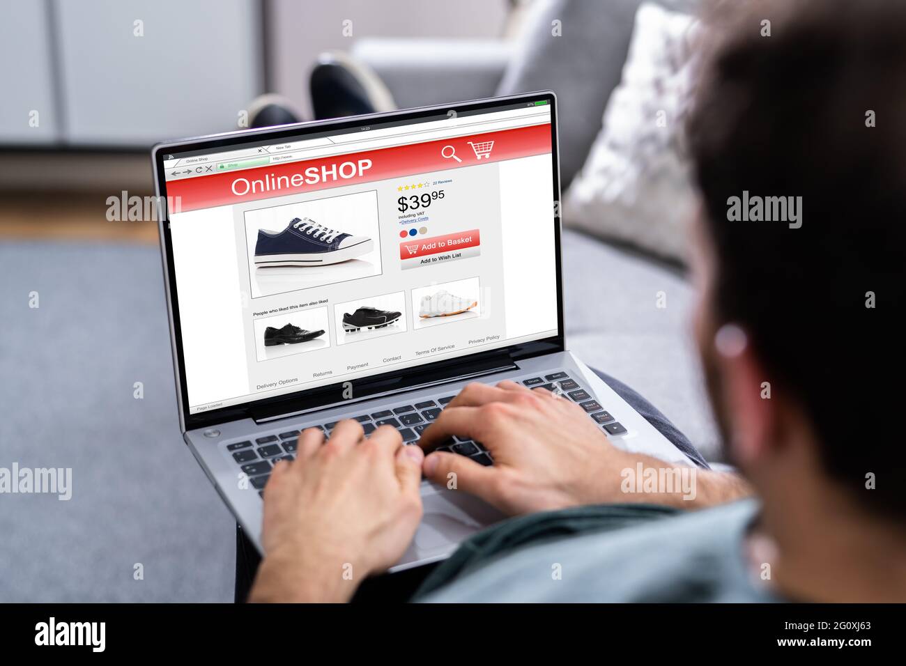 E-commerce Shopping en ligne. Achat de produits électroniques sur la table Banque D'Images E-commerce Shopping en ligne. Achat de produits électroniques sur la table Banque D'Images