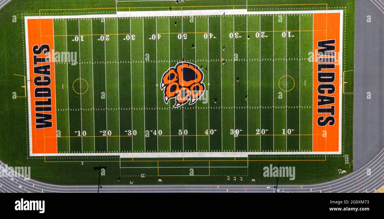 Photographie aérienne du nouveau terrain de football de l'école secondaire de la région de Vérone ; Vérone, Wisconsin, États-Unis Banque D'Images