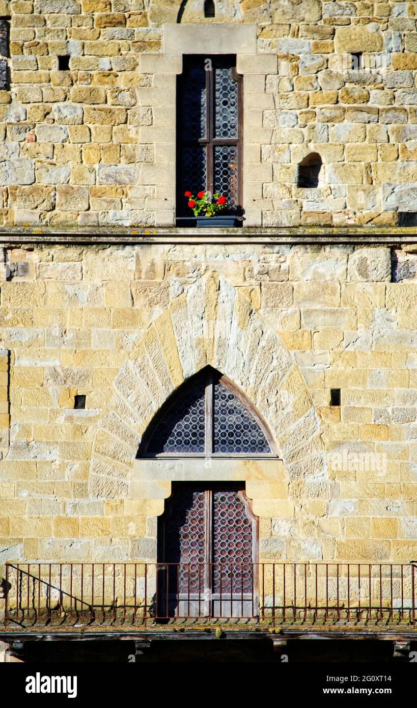 section d'une façade d'un bâtiment médiéval dans le centre historique. Historique Banque D'Images