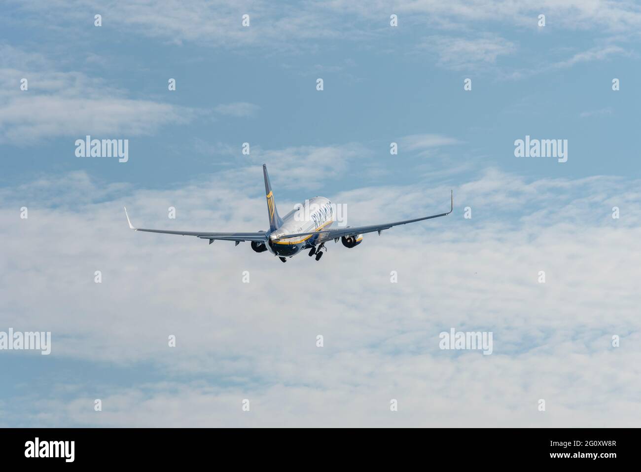 L'avion Ryanair 737 s'envol vers Faro, au Portugal, le jour où le Portugal a été placé sur la liste de l'Ambre. Premier vol après le COVID 19 Banque D'Images