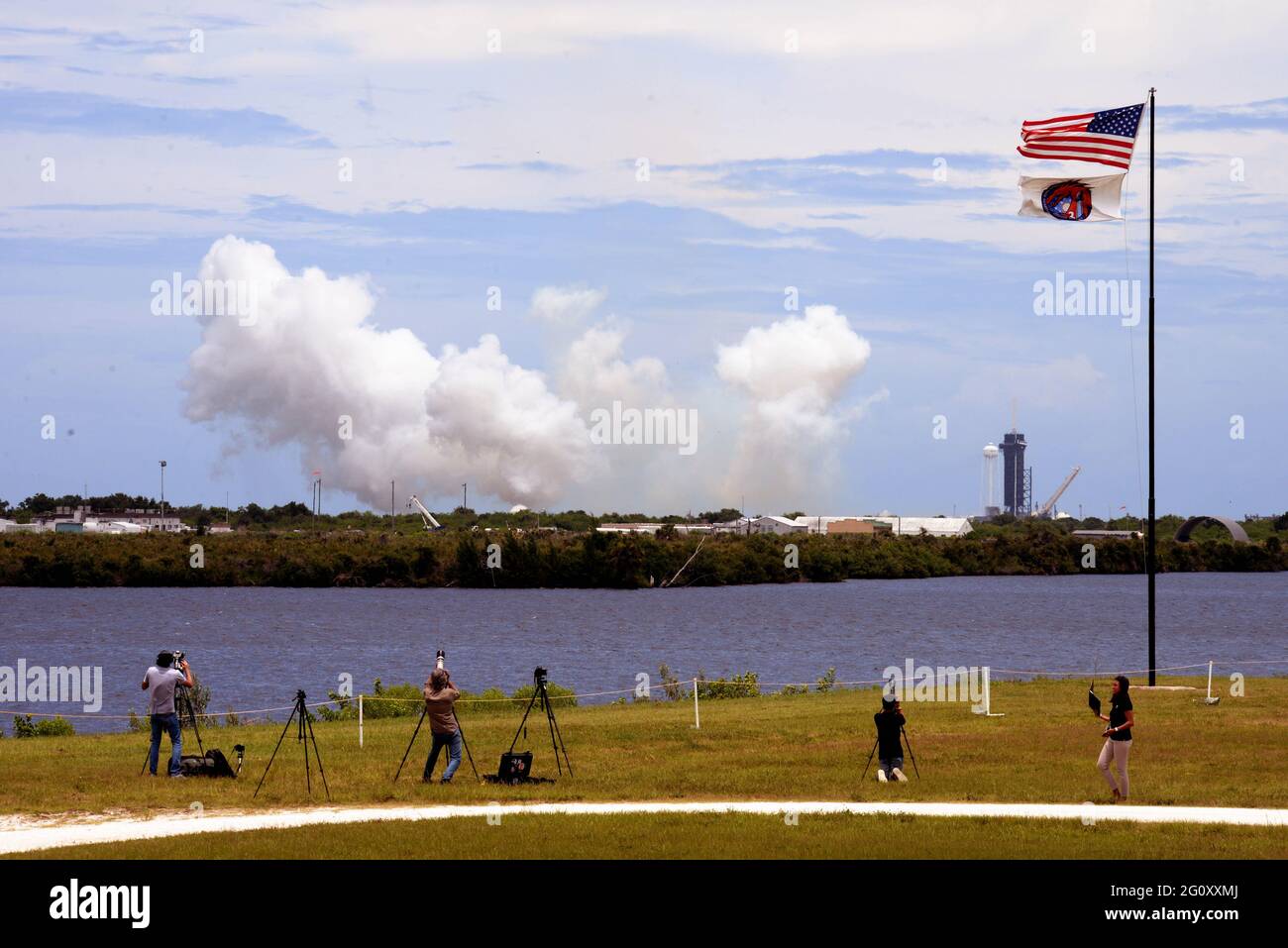 Centre spatial Kennedy. Merritt Island. Comté de Brevard. Floride. ÉTATS-UNIS. 3 juin 2021. À 13 h 29 HAE, un Falcon SpaceX 9 a lancé Dragon dans le cadre de la vingt-deuxième mission de services de réapprovisionnement commercial (CRS-22) du Launch Complex 39A (LC-39A). Après la séparation des étapes, la première étape du Falcon 9 a atterri sur le dronessaire « bien sûr, je vous aime encore », situé dans l'océan Atlantique. Dragon s'est séparé de la deuxième étape du Falcon 9 environ douze minutes après le décollage et s'attardera de manière autonome à la station spatiale le samedi 5 juin. Crédit : Julian Leek/Alay Live News Banque D'Images