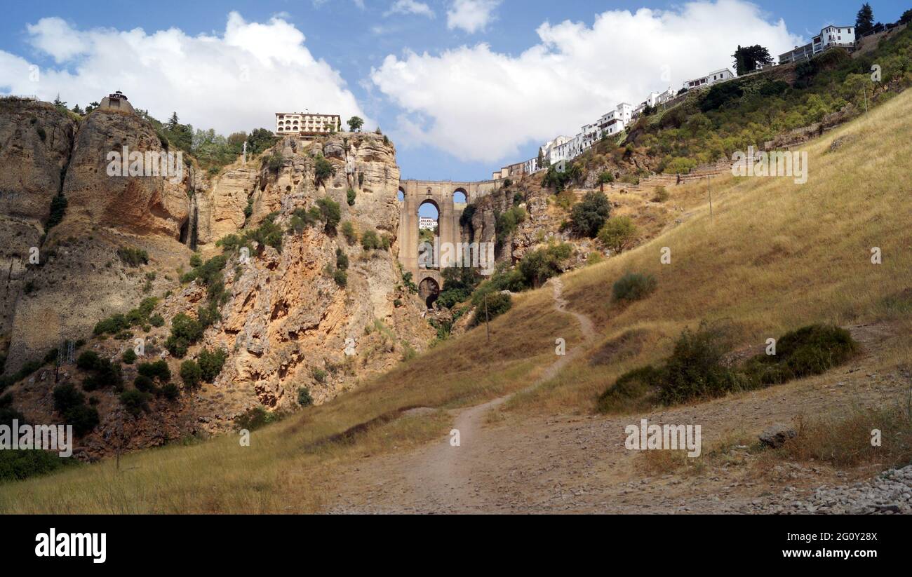 Pont en pierre du XVIIIe siècle, Puente Nuevo, au-dessus de la gorge d'El Tajo, Ronda, Espagne Banque D'Images