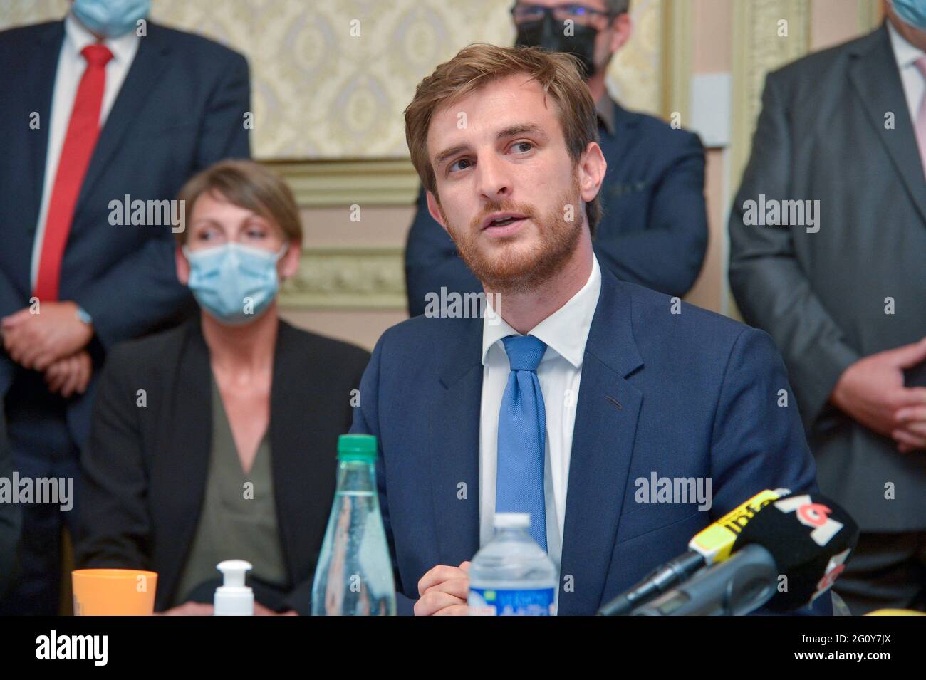 Le candidat de RN dans la région Auvergne Rhône Alpes pour les prochaines élections régionales Andrea Kotarac assiste à une conférence de presse le 3 juin 2021 à Saint-Chamond, France. Photo de Julien Reynaud/APS-Medias/ABACAPRESS.COM Banque D'Images