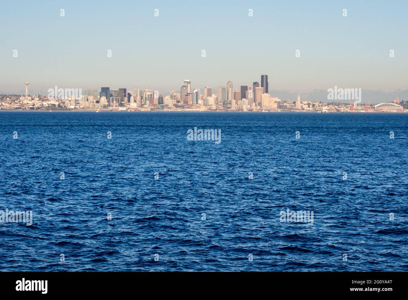 Vue sur le front de mer de Seattle au coucher du soleil Banque D'Images