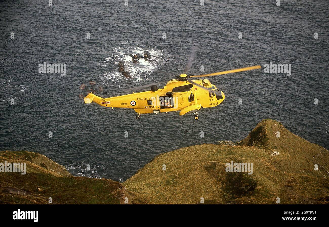 202 Escadron RAF Lossiemouth Moray Écosse.RAF sauvetage Sea King exercice de sauvetage en hélicoptère 1989 Banque D'Images