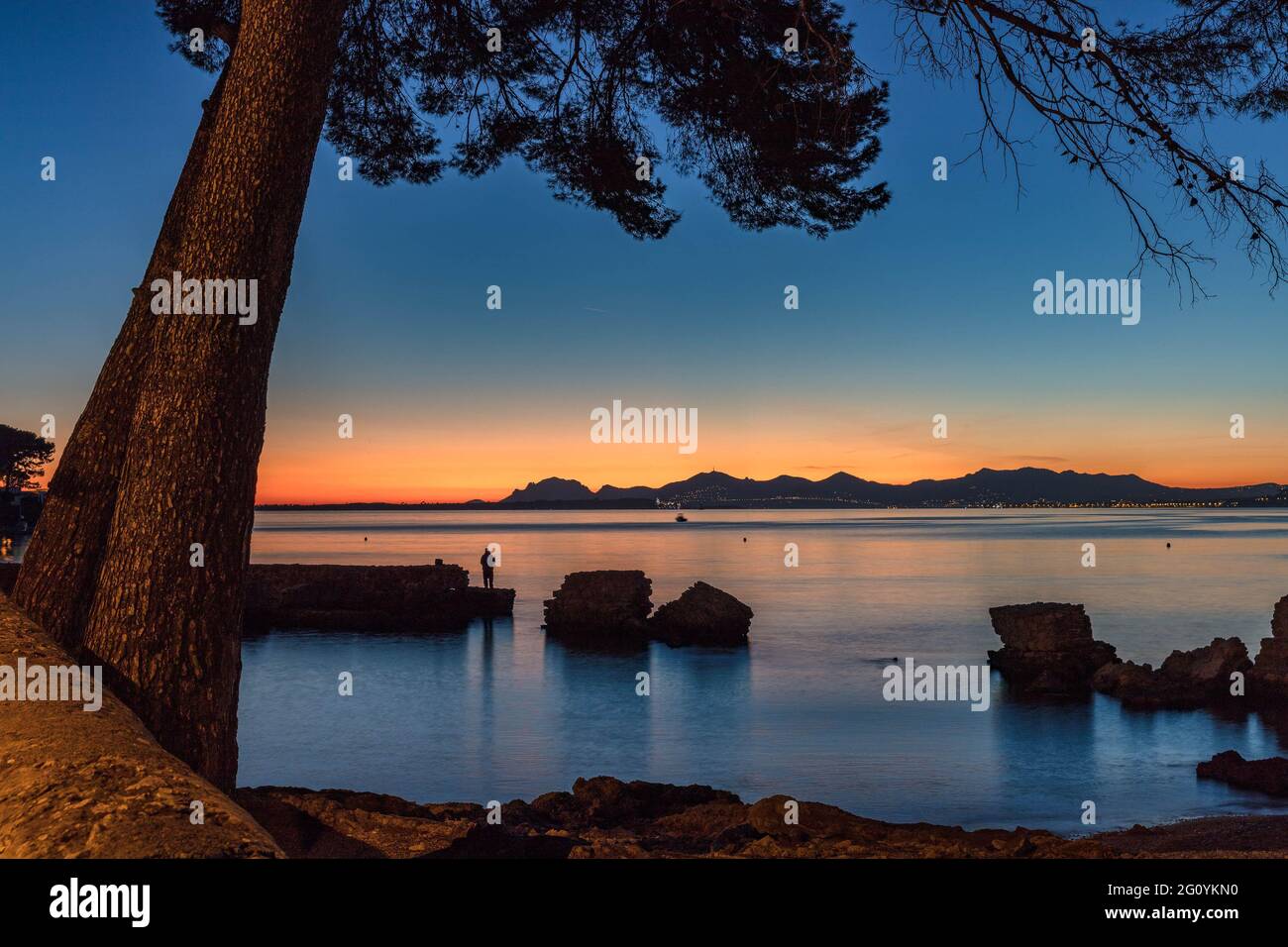 FRANCE, ALPES-MARITIMES (06) ANTIBES, PLAGE ONDES Banque D'Images