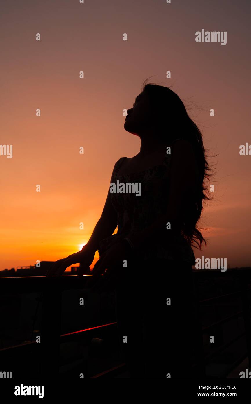 Silhouette Face Profile Unknown Sad Woman Stock Photo 728131981