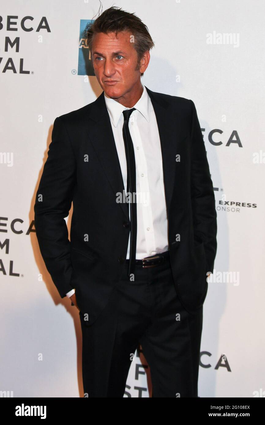 NEW YORK, NY, USA- le 26 AVRIL 2011 Sean Penn, producteur, assiste aux entretiens de Tribeca après le film « Love Hate Love » Banque D'Images