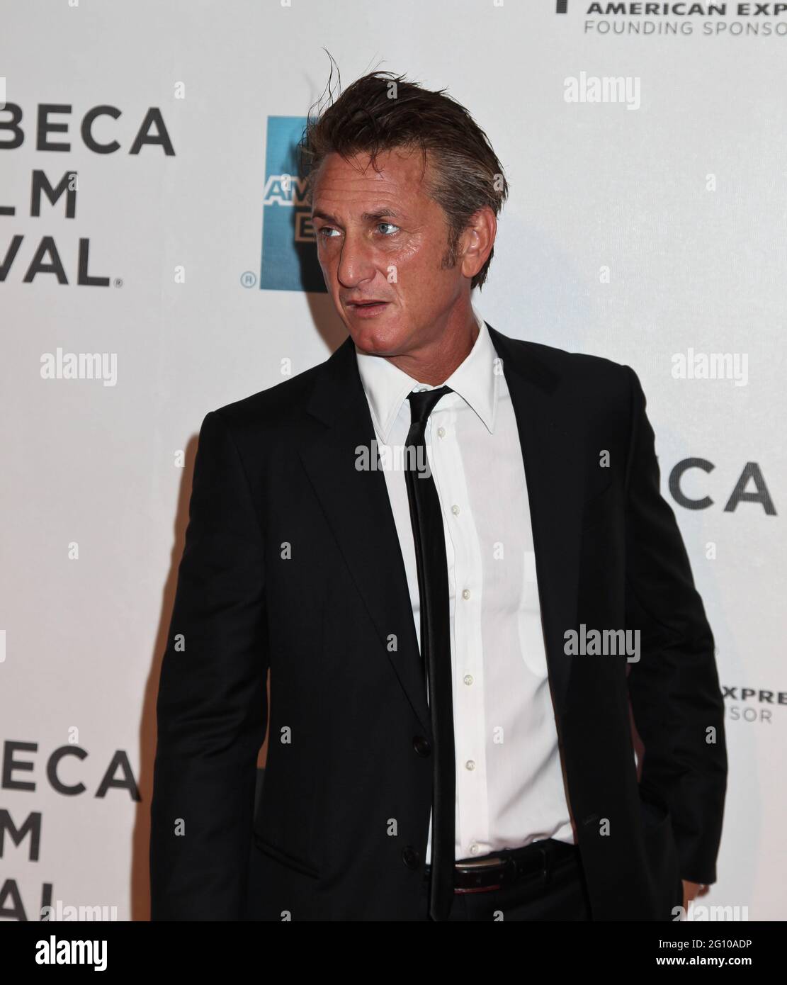 NEW YORK, NY, USA- le 26 AVRIL 2011 Sean Penn, producteur, assiste aux entretiens de Tribeca après le film « Love Hate Love » Banque D'Images