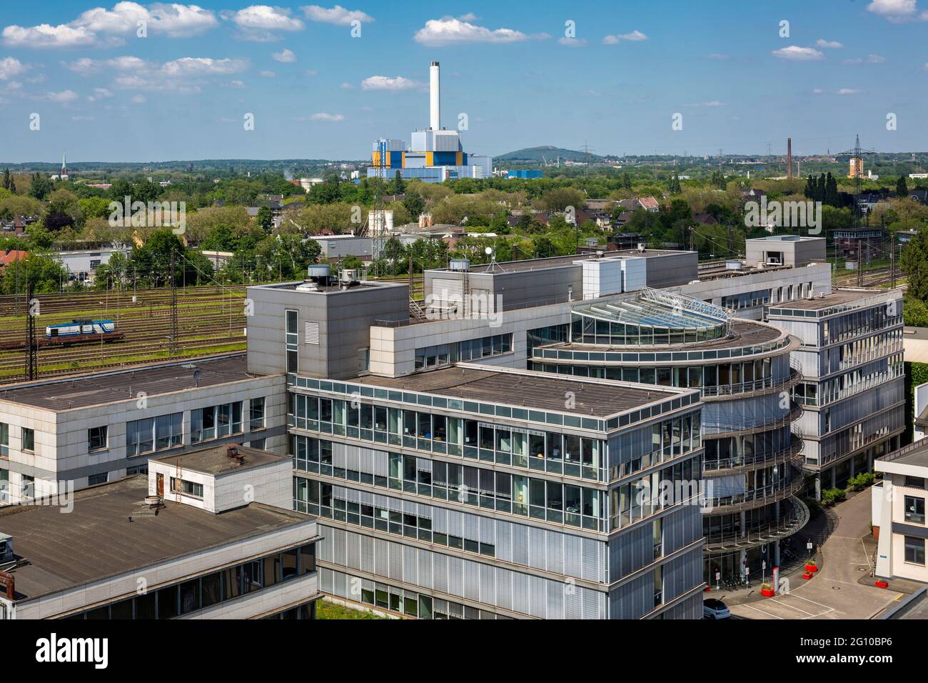 Allemagne, Oberhausen, Alt-Oberhausen, Oberhausen-Lirich, région de Ruhr, Rhin inférieur, Rhénanie-du-Nord-Westphalie, NRW, quartier 231, Parc d'affaires pour la location de bureaux, l'ancien Babcock Borsig AG, fabricant de chaudières à vapeur, blocs de bureaux et bâtiments administratifs, derrière l'usine d'incinération des déchets GMVA Banque D'Images