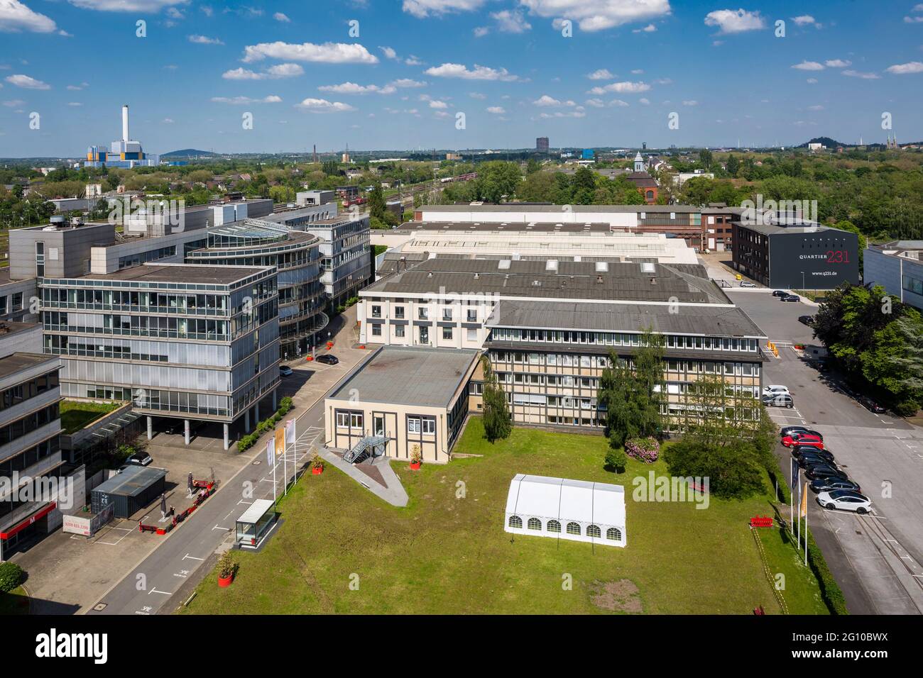 Allemagne, Oberhausen, Alt-Oberhausen, Oberhausen-Lirich, région de Ruhr, Rhin inférieur, Rhénanie-du-Nord-Westphalie, NRW, quartier 231, Parc d'affaires pour la location de bureaux, l'ancien Babcock Borsig AG, fabricant de chaudières à vapeur, blocs de bureaux et bâtiments administratifs, derrière l'usine d'incinération des déchets GMVA Banque D'Images
