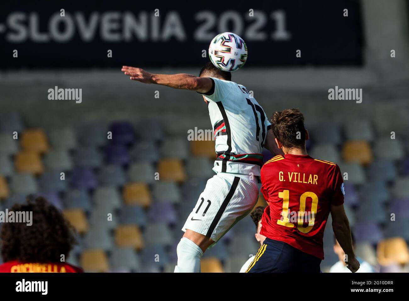 MARIBOR, SLOVÉNIE - JUIN 03: Dany Mota du Portugal contre Gonzalo Villar de l'Espagne lors du championnat d'Europe des moins de 21 ans 2021 de l'UEFA demi-finale entre SF1 et SF2 à Stadion Ljudski vrt le 3 juin 2021 à Maribor, Slovénie. (Photo de Grega Valancic/MB Media) Banque D'Images