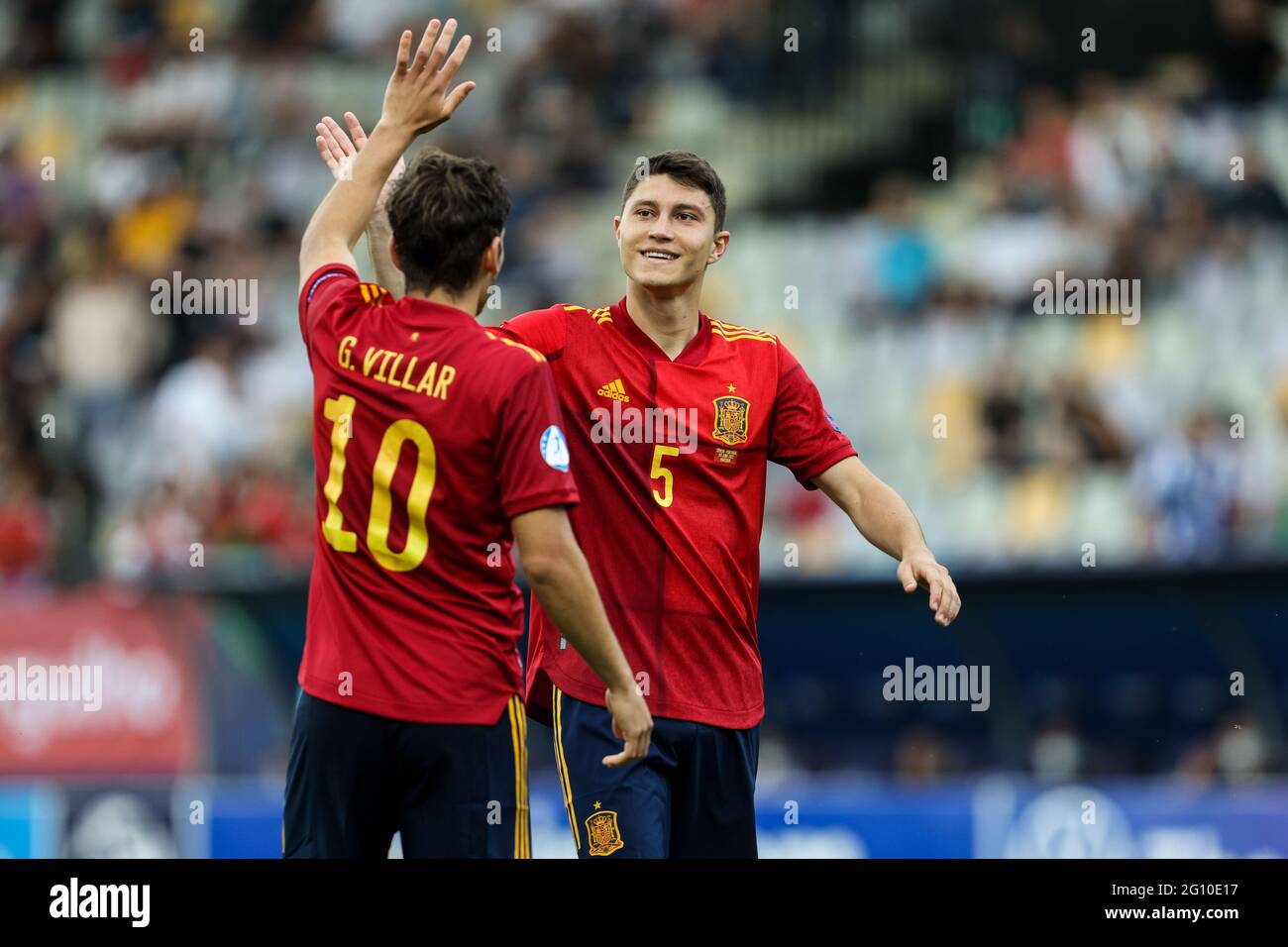 MARIBOR, SLOVÉNIE - JUIN 03 : Gonzalo Villar, d'Espagne, et Jorge Cuenca, d'Espagne, réagissent lors du match de demi-finale du championnat européen des moins de 21 ans de l'UEFA 2021 entre SF1 et SF2 à Stadion Ljudski vrt le 3 juin 2021 à Maribor, en Slovénie. (Photo de Grega Valancic/MB Media) Banque D'Images