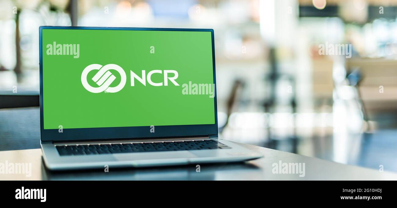 POZNAN, POL - 1 MAI 2021: Ordinateur portable affichant le logo de NCR Corporation, un logiciel américain, services gérés et professionnels, conseil et Banque D'Images