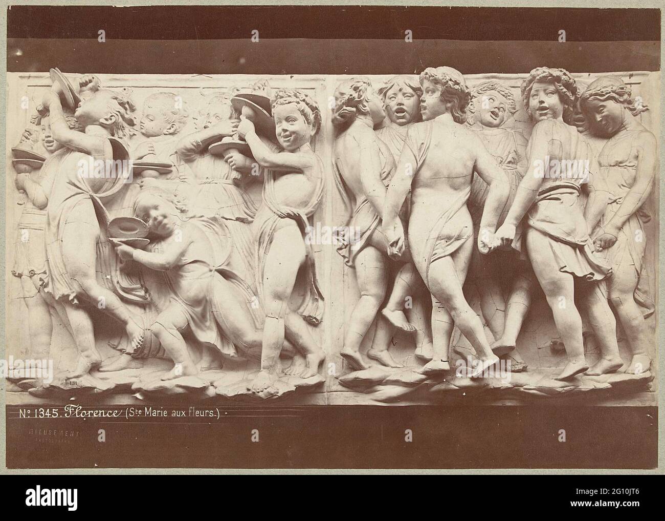 Haut soulagement du chœur du Dom à Florence, avec de jeunes chanteurs et danseurs, par Luca della Robbia; Florence (Ste Marie aux fleurs). Banque D'Images