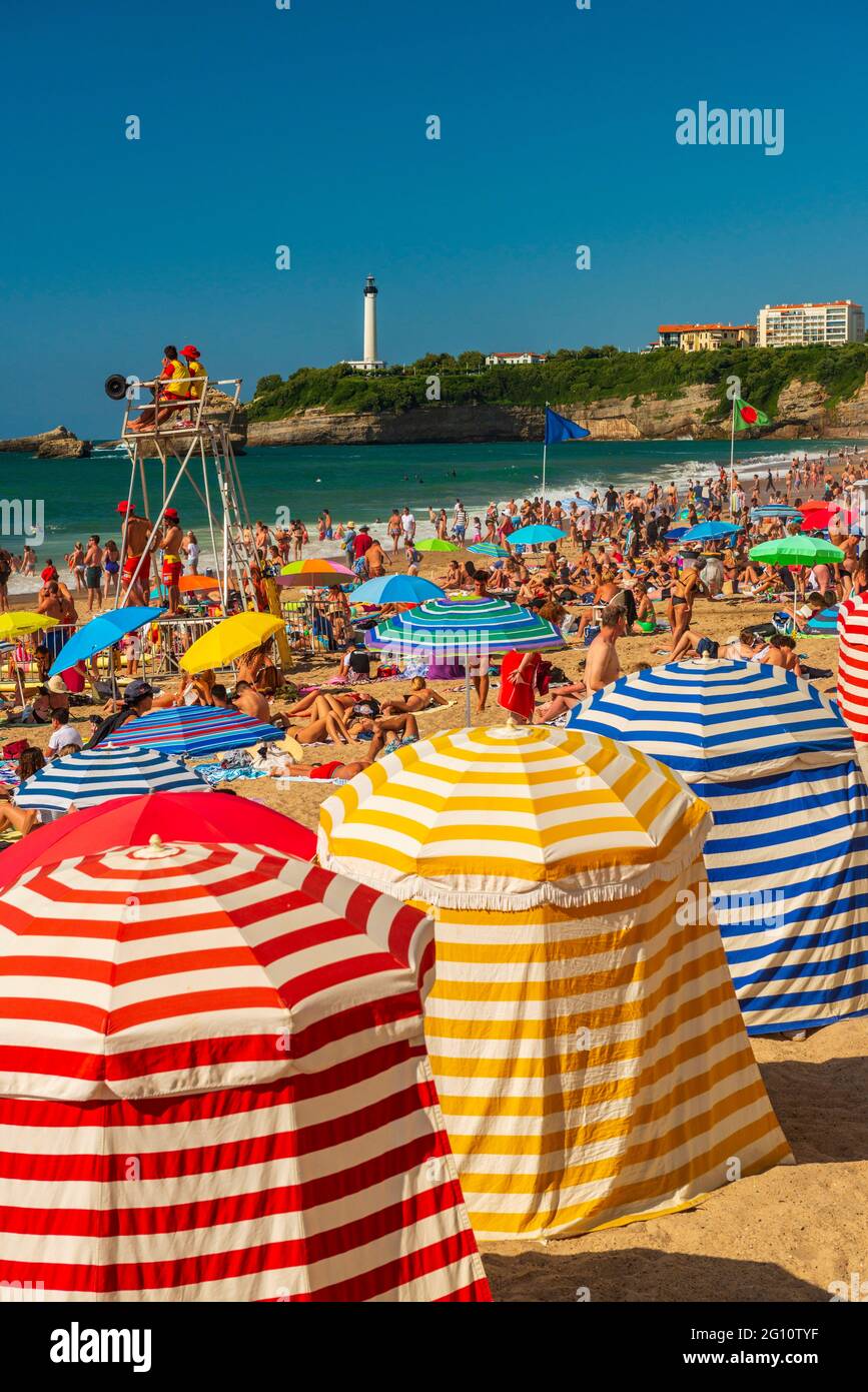 FRANCE. PYRÉNÉES-ATLANTIQUES (64) BIARRITZ, TENTES À LOUER SUR LA GRANDE PLAGE Banque D'Images