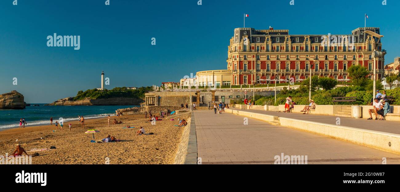 FRANCE. PYRÉNÉES-ATLANTIQUES (64), BIARRITZ, L'HÔTEL GRANDE PLAGE ET PALAIS Banque D'Images