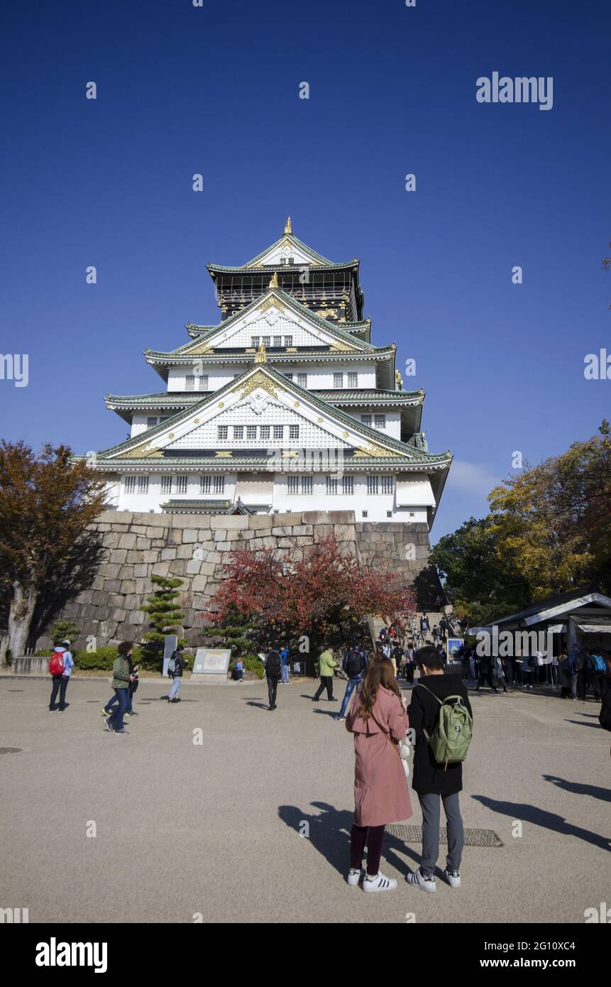 OSAKA, JAPON - 05 décembre 2019 : Osaka, Japon - 01 décembre 2019 : visite touristique et populaire du château d'Osaka à Osaka, Japon. Banque D'Images