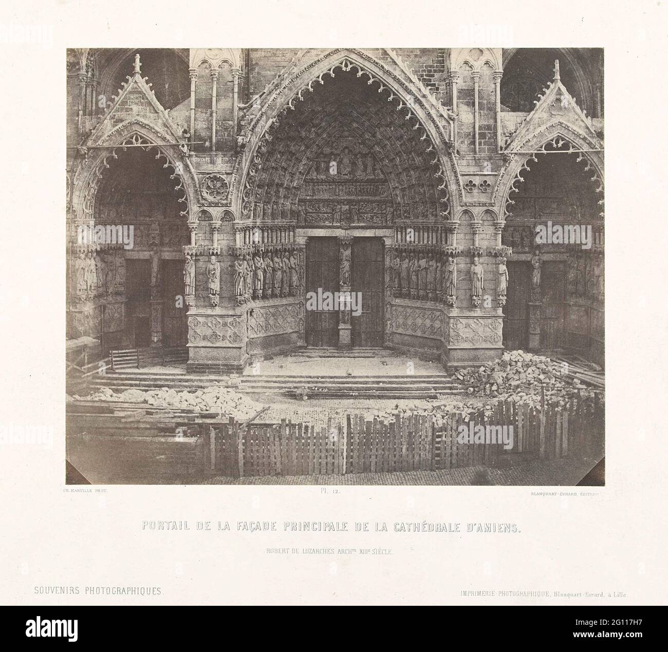 Portail principal de la cathédrale d'Amiens (porte de la façade principale de la Cathédrale d'Amiens) (planche 12); souvenirs photos, Lille 1853. Banque D'Images