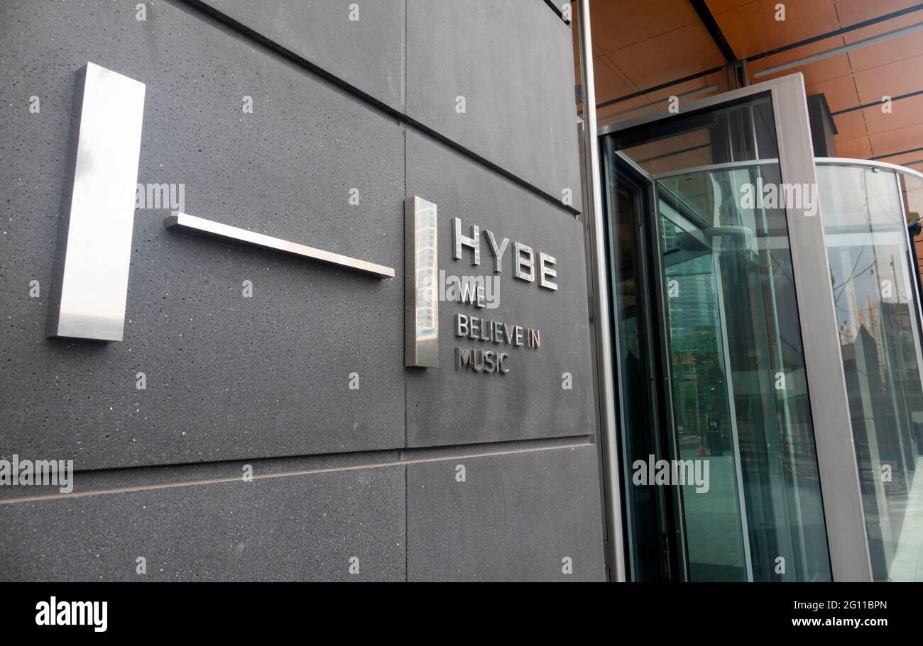 HYBE, 1er juin 2021 : le nouveau siège de HYBE à Séoul, Corée du Sud. Le nom de la société K-pop derrière BTS, dix-sept et demain X ensemble, a été changé de Big Hit Entertainment à HYBE le 30 mars 2021. Credit: Lee Jae-won/AFLO/Alay Live News Banque D'Images