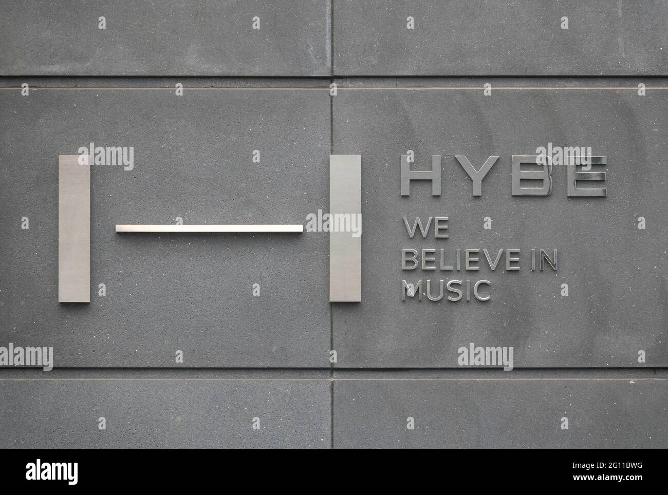 HYBE, 1er juin 2021 : le nouveau siège de HYBE à Séoul, Corée du Sud. Le nom de la société K-pop derrière BTS, dix-sept et demain X ensemble, a été changé de Big Hit Entertainment à HYBE le 30 mars 2021. Credit: Lee Jae-won/AFLO/Alay Live News Banque D'Images