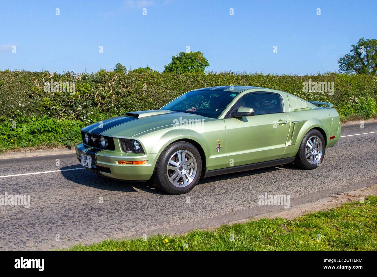 2005 Green American Ford Mustang 3225cc voitures de sport, supercars, voitures de sport, roadsters, super voiture de sport, Voitures de performance, hypercars en route vers Capesthorne Hall Classic May car show, Cheshire, Royaume-Uni Banque D'Images
