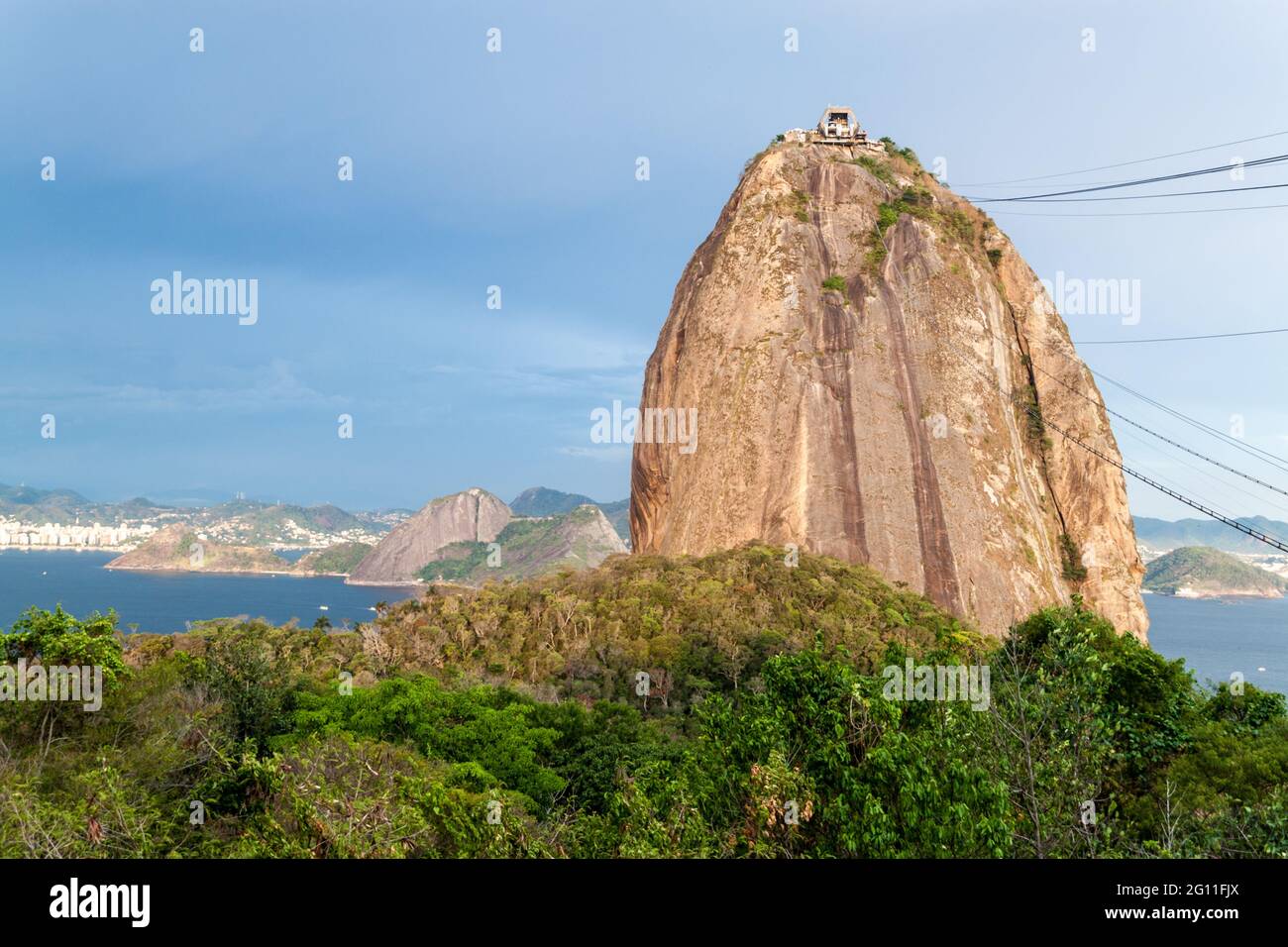 Câbles d'un téléphérique à Pao de Acucar (montagne de Sugarloaf), Rio de Janeiro, Brésil Banque D'Images