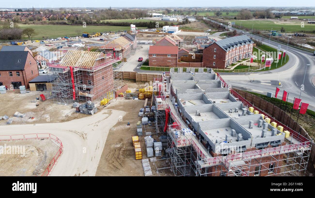 Vue aérienne du développement du site de construction de nouveaux logements, Minster Way, Beverley, East Riding of Yorkshire, Angleterre, Royaume-Uni, mars 2021 Banque D'Images