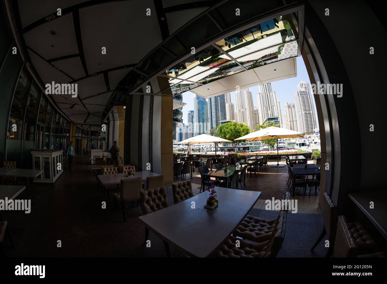 Le paysage urbain de Dubaï grâce à un objectif fisheye Banque D'Images