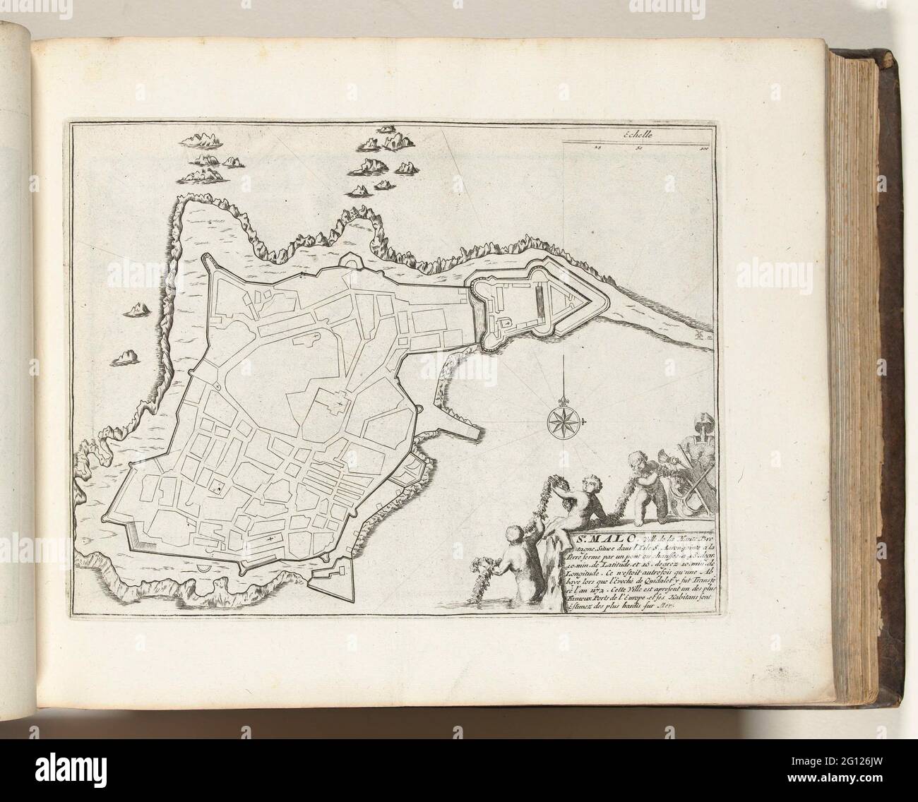 Carte de Saint-Malo, ca. 1693-1695; Saint-Malo, ville de la haute Bretagne (...); les Forces de l'Europe, ou Description des Principales belles, avec leurs fortifications: Dessignées par LES MEILLEURS ingénieurs, parti privé celles (...) De la France, ne les plans DEVEÉ LEVEZ par M. DE VAUBAN. Carte des renforts à la ville française de Saint-Malo. Partie de la troisième partie (1695) de la photo dans laquelle les faisceaux sont les huit parties des Forces de l'Europe émises entre 1693 et 1697. L'imprimerie se compose de 175 plaques avec des plans (de Sébastien le Preterre, Seigneur de Vauban) de renow Banque D'Images