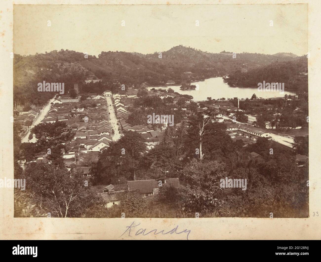 Vue sur la ville de Kandy, vue depuis une partie supérieure ; Kandy. Banque D'Images