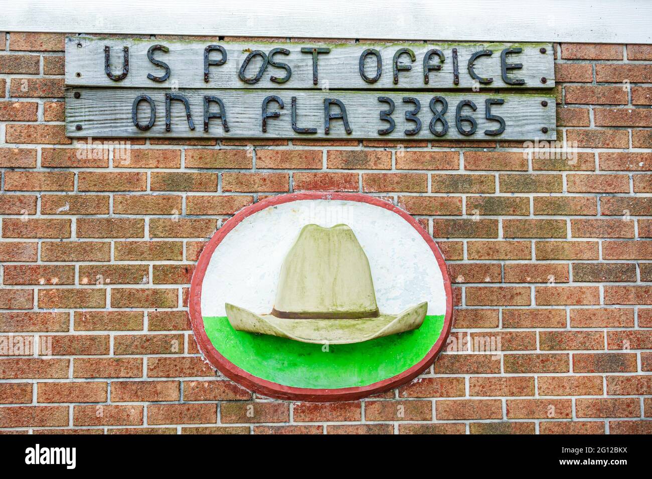 Florida FL Ona State Road 64 Florida Cracker Trail US Post Office bâtiment extérieur petite ville non incorporée communauté rouge brique panneau rustique en bois Banque D'Images