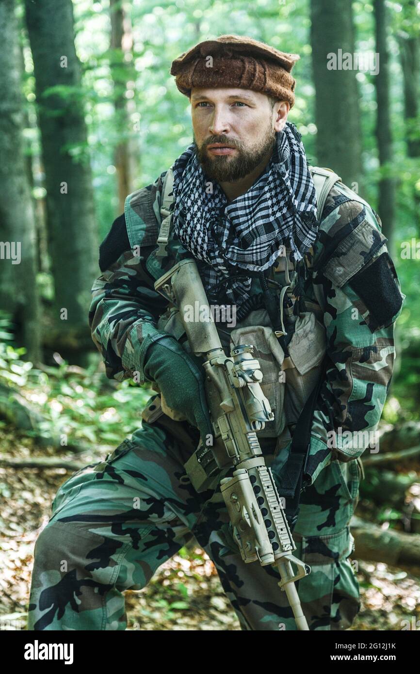 Membre de l'équipe DES PHOQUES de la Marine également connu sous le nom de chasseur taliban avec armes. Banque D'Images