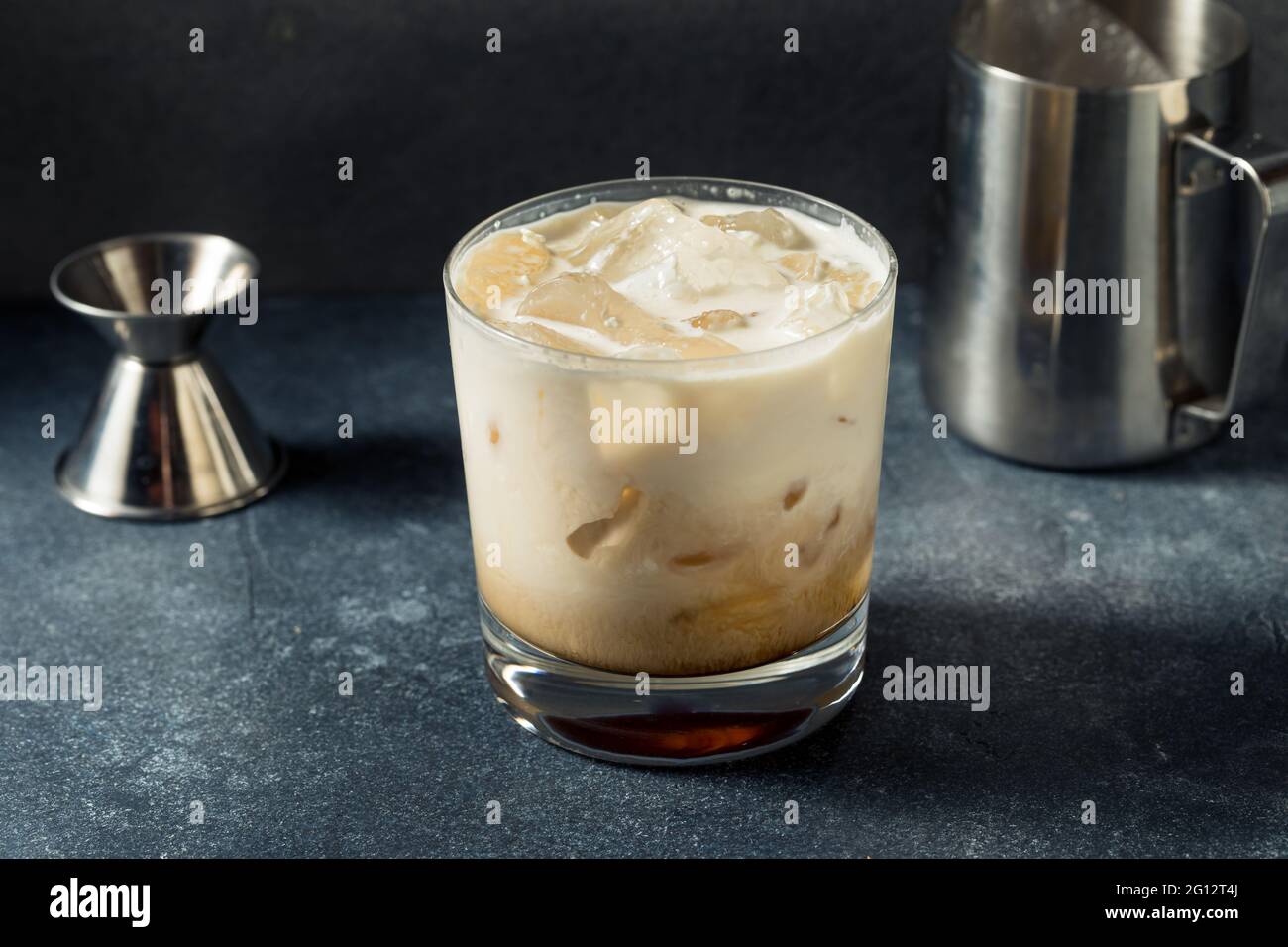 Cocktail russe blanc rafraîchissant avec vodka et crème Banque D'Images