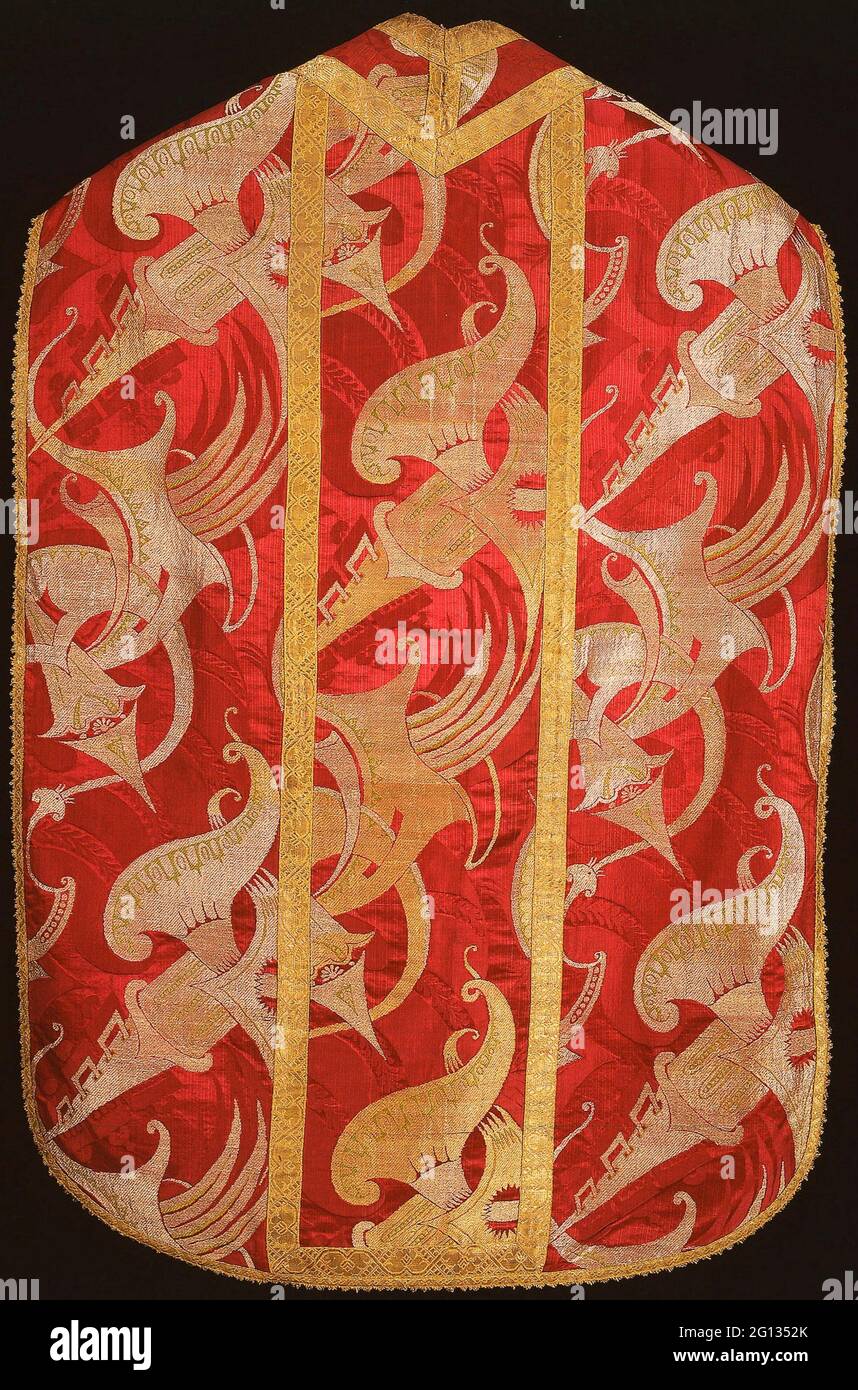 Chasuble - 1700/25 - France. Soie et bande de métal doré, tissage de Damas satiné avec des charpentes de brocart; bordé de ruban tissé et de frange. 1700 Banque D'Images