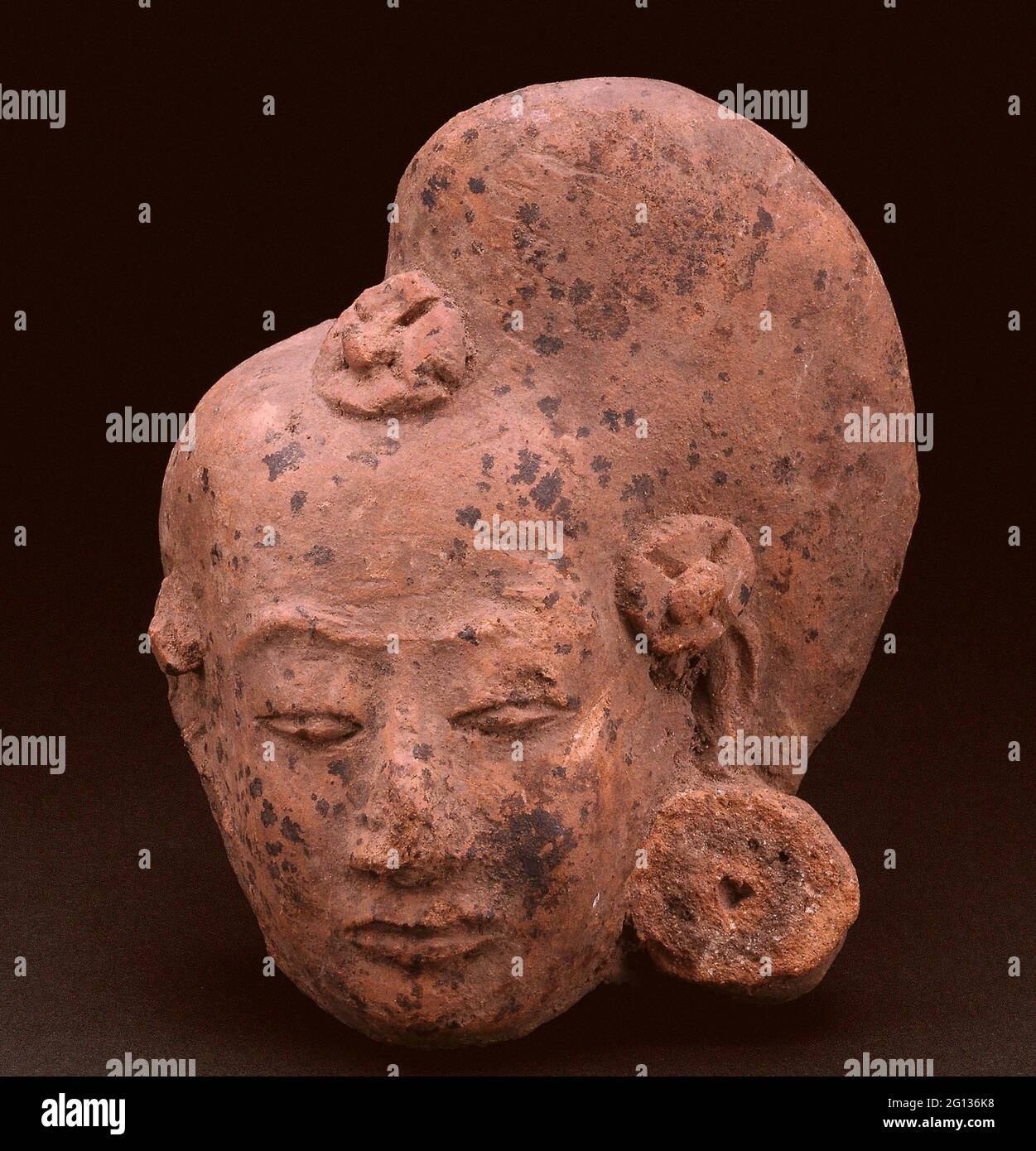 Tête d'une figurine d'une femme - 14ème/15ème siècle - Indonésie est Java. Terre cuite. 1301 - 1500. Banque D'Images