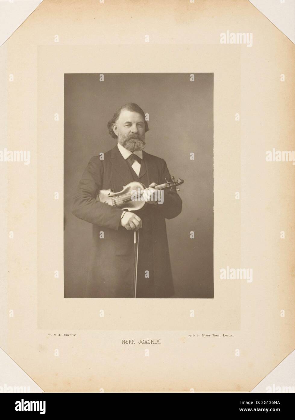 Auteur: W. Downey. Herr Joseph Joachim - 1885 - W. Downey (anglais, c. 1828 - 1908) et D. Downey (anglais, actif 1860 - 1905). Imprimé carbone. Banque D'Images
