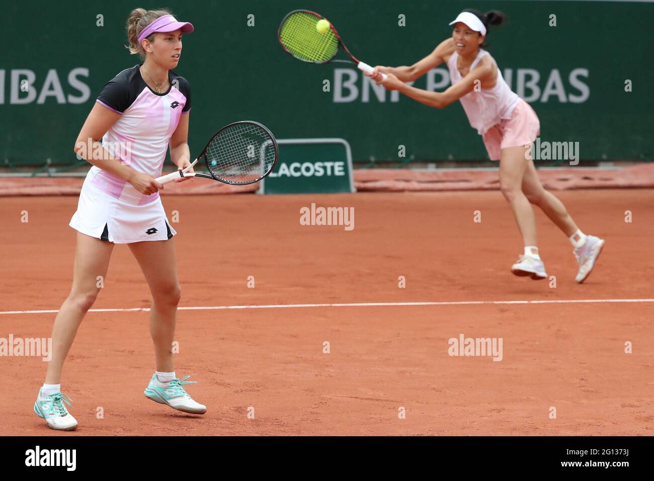 Elise Mertens Belge et su-Wei Hsieh de Taïwan photographiés lors d'un deuxième tour du tournoi de femmes doubles contre la paire russe-américaine Anis Banque D'Images