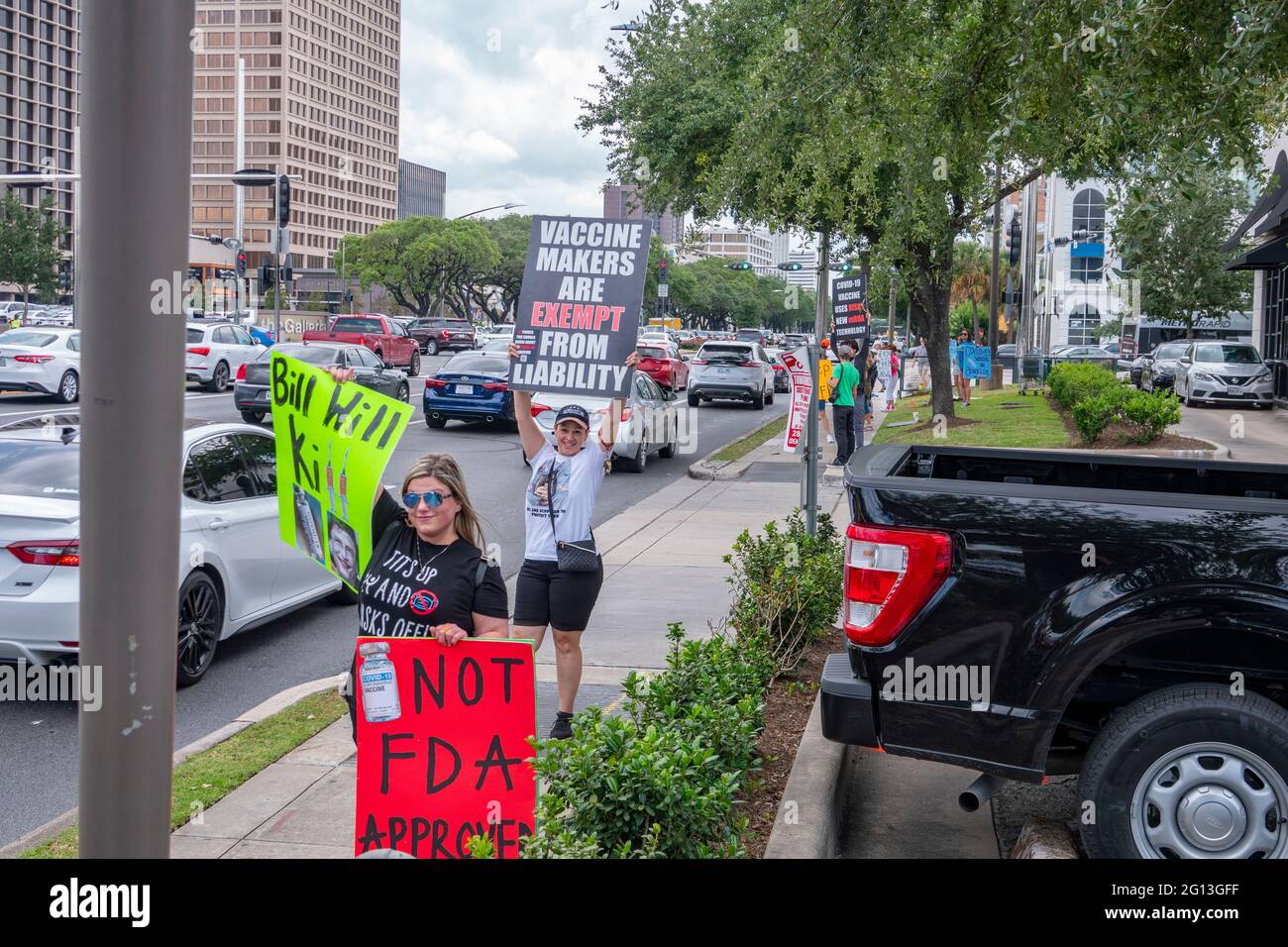 Houston, Texas 15 mai 2021- manifestation contre la vaccination. Houston la région de la Galleria, les personnes manifestant contre le vaccin Covid 19 Banque D'Images