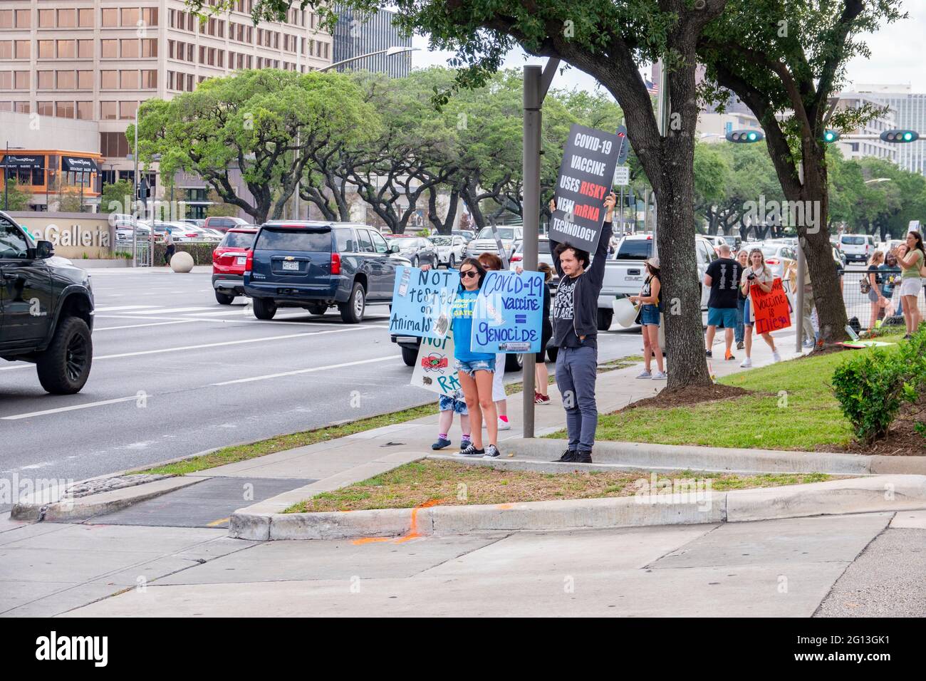 Houston, Texas 15 mai 2021- manifestation contre la vaccination. Houston la région de la Galleria, les personnes manifestant contre le vaccin Covid 19 Banque D'Images