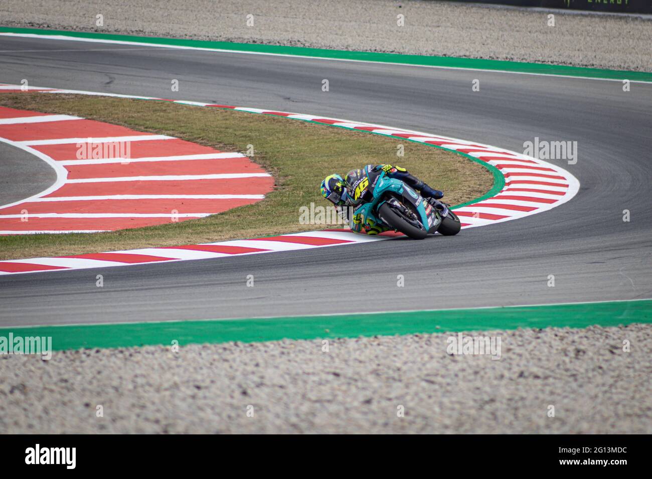 MONTMELLO, ESPAGNE-4 JUIN 2021: Valentino Rossi (le Docteur) sur son Yamaha YZR-M1 #46 2021 (Team: Petronas Yamaha SRT), Championnat du monde MotoGP 2021 Banque D'Images