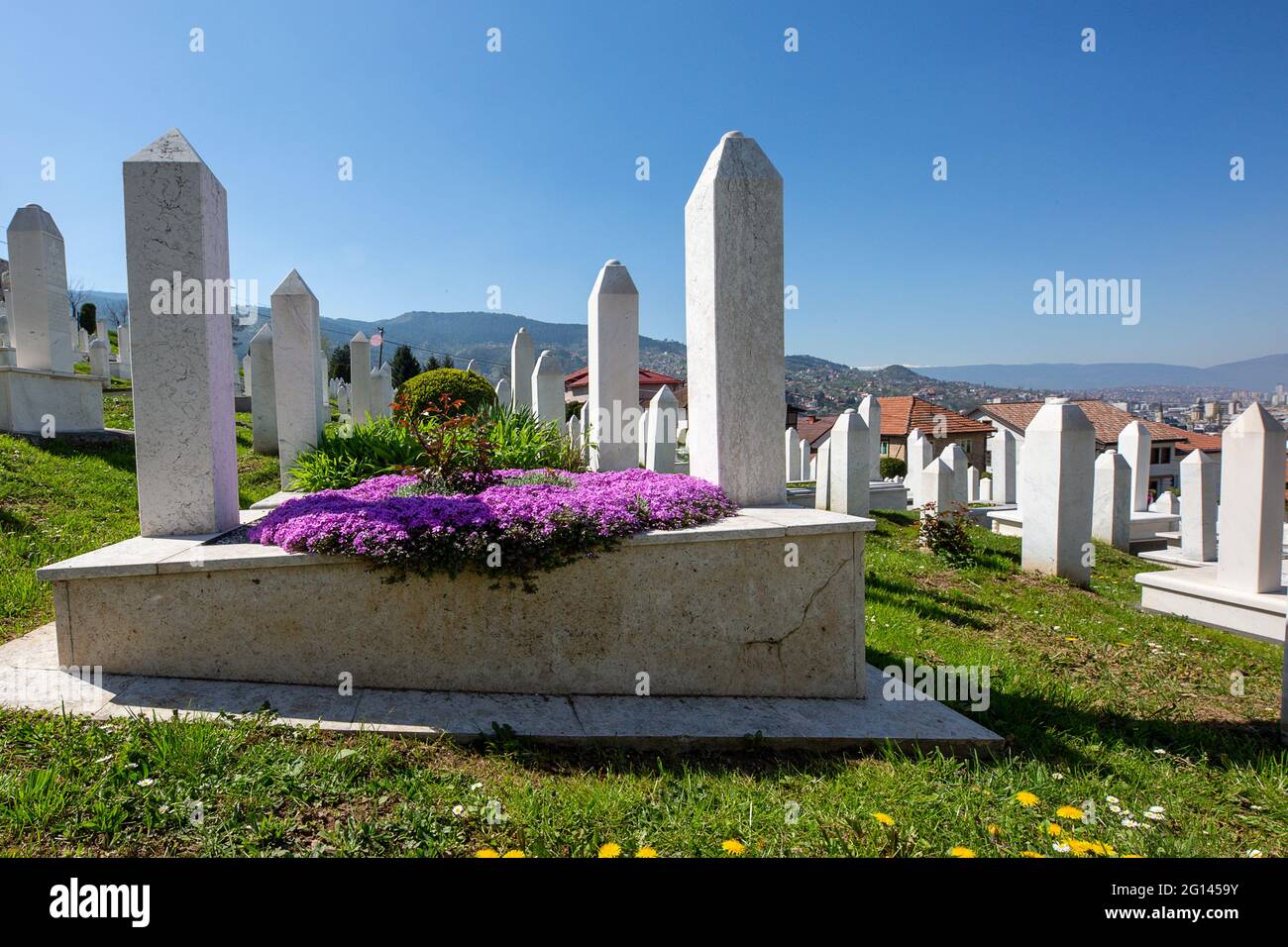 Cimetière musulman de Kovaci dédié aux victimes de la guerre de Bosnie, à Sarajevo, en Bosnie-Herzégovine. Banque D'Images