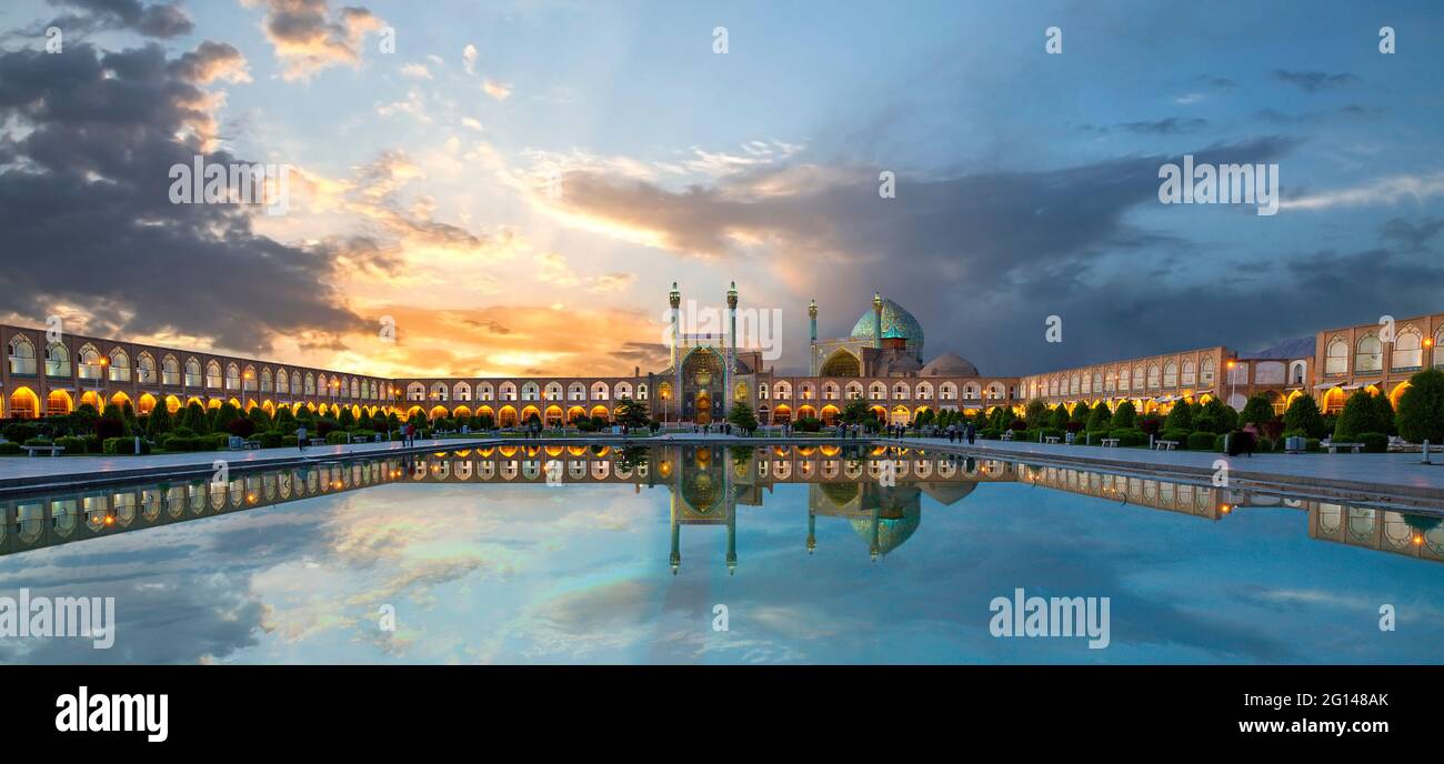 Place historique de la ville d'Isfahan, au lever du soleil également connue sous le nom de place Naqshejahan ou place Imam, Iran Banque D'Images