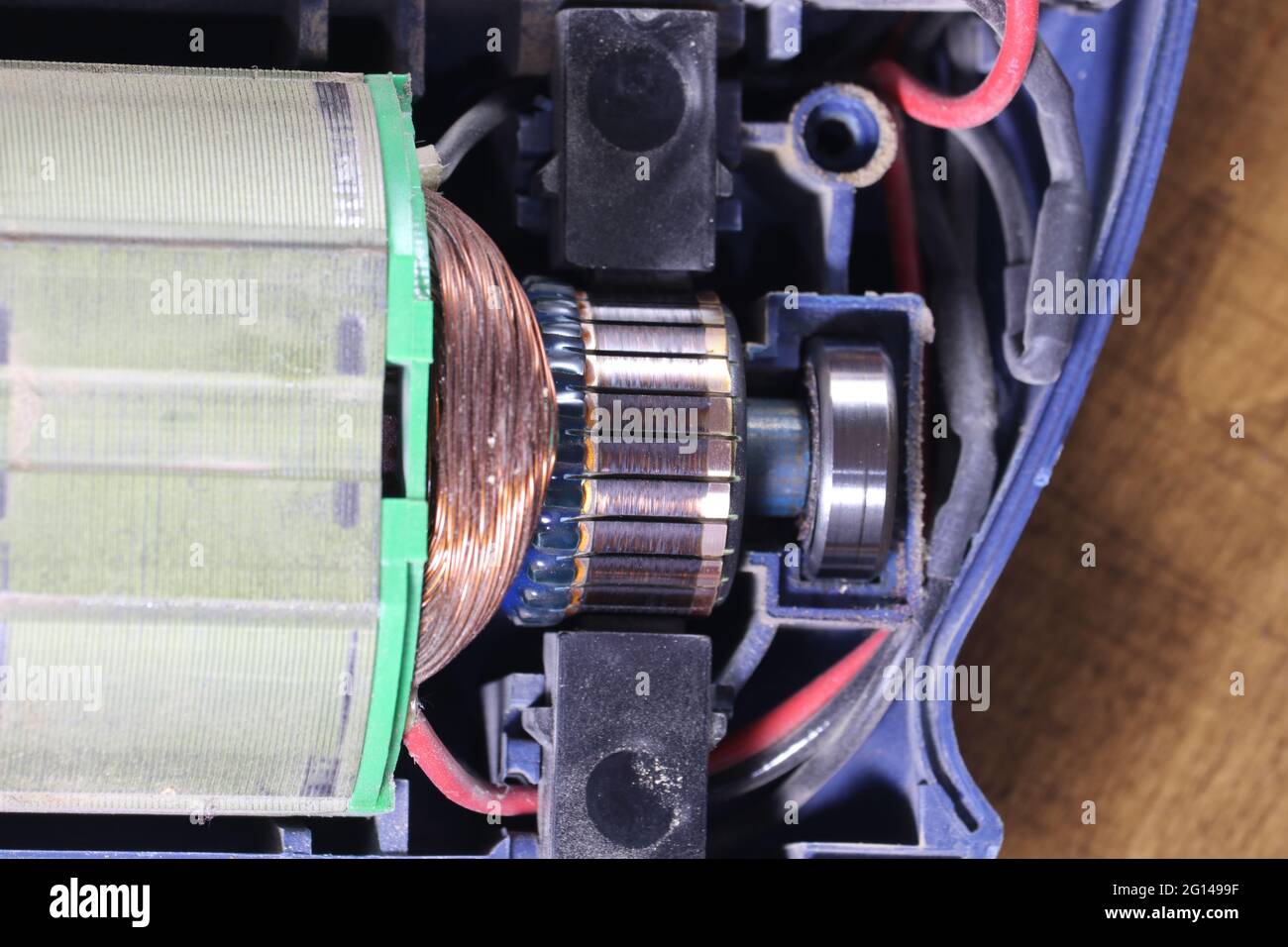 Moteur électrique avec balais de charbon et commutateur. Machine électrique  à l'intérieur Photo Stock - Alamy