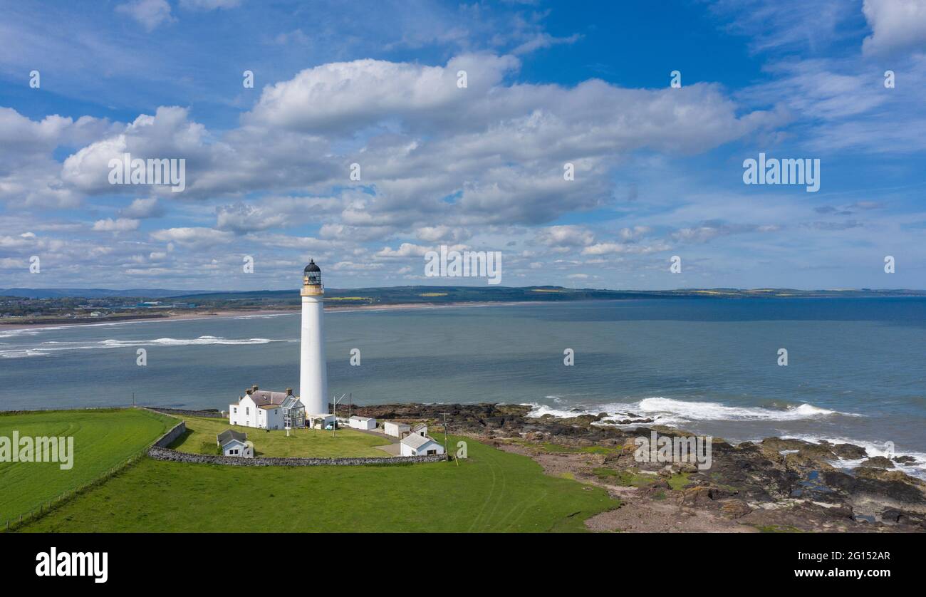 Vue aérienne du phare de Scurdie Ness, Montrose, Angus, Écosse. Banque D'Images