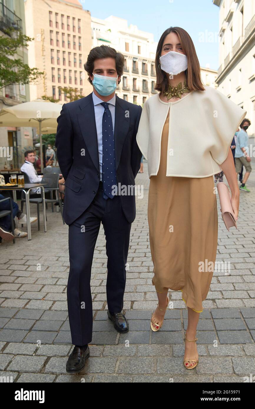 02-06-2021 Espagne Sofia Palazuelo, Fernando Fitz-James Stuart Solis, Dukes de Huesca arrive pour l'Opéra 'Viva la Mamma' au Théâtre Royal de Madrid. (Photo de Thorton/PPE/Sipa USA) Banque D'Images