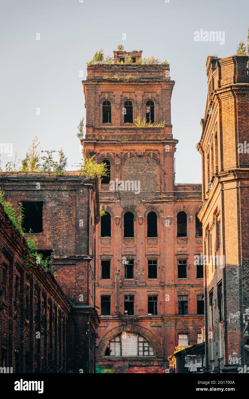 Ruines et bâtiments détruits de l'usine abandonnée 'Triangle Rouge'. Banque D'Images
