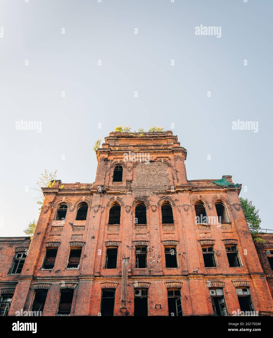 Le bâtiment en brique détruit de l'usine abandonnée 'Triangle Rouge'. Banque D'Images